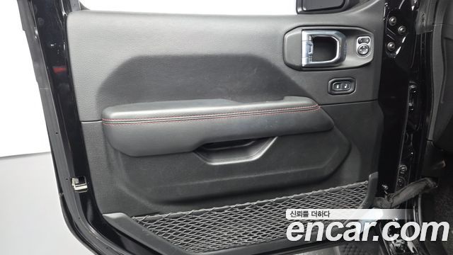 Jeep Wrangler 2022 — photo 14