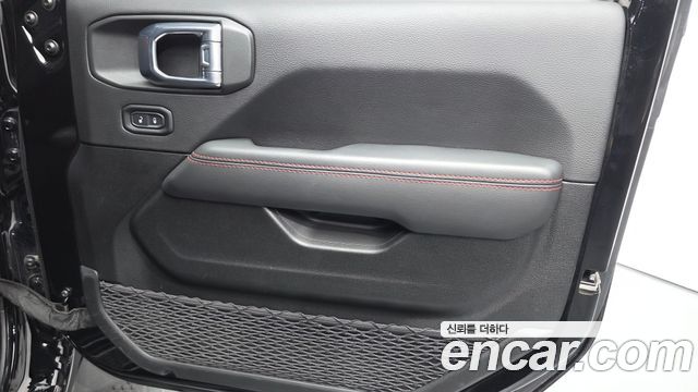 Jeep Wrangler 2022 — photo 15