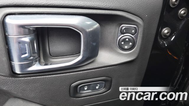 Jeep Wrangler 2022 — photo 30
