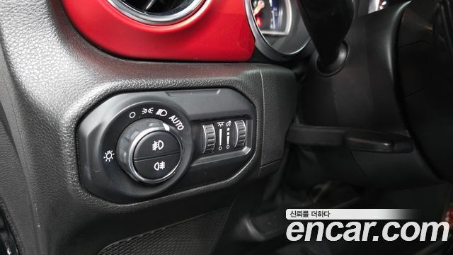 Jeep Wrangler 2022 — photo 31