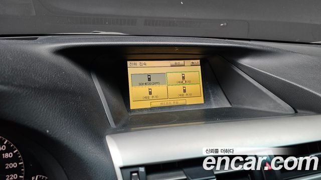 Lexus RX 2010 — photo 16