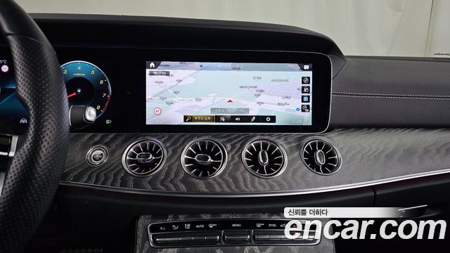 Mercedes-Benz E-Class 2021 — photo 20