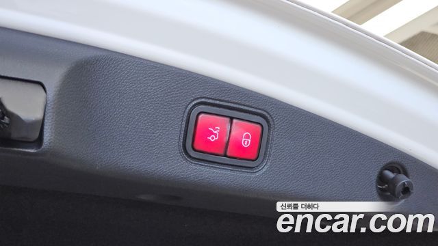 Mercedes-Benz E-Class 2021 — photo 32