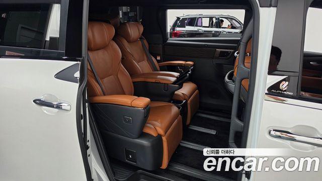 Toyota Alphard 2025 — photo 17