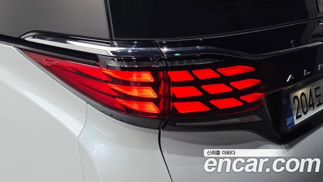 Toyota Alphard 2025 — photo 9