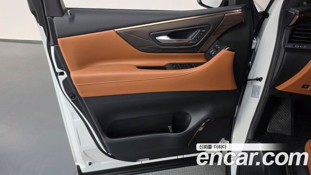 Toyota Alphard 2025 — photo 14