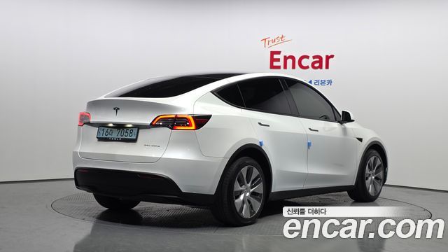 Tesla Model Y 2022 — photo 2