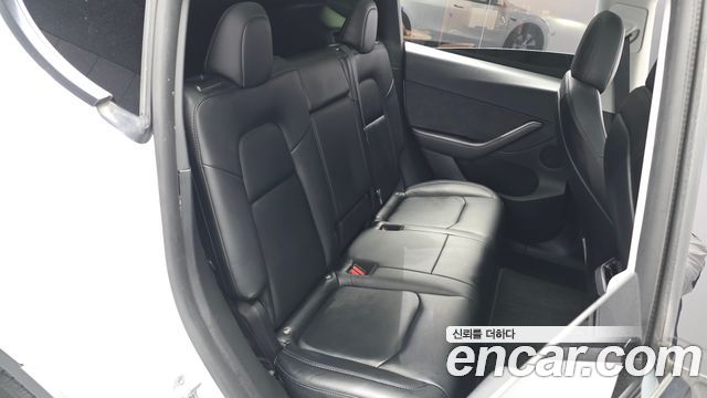 Tesla Model Y 2022 — photo 17