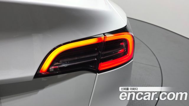 Tesla Model Y 2022 — photo 9
