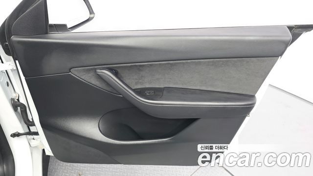 Tesla Model Y 2022 — photo 14