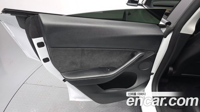 Tesla Model Y 2022 — photo 15