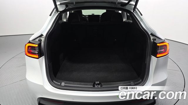Tesla Model Y 2022 — photo 32