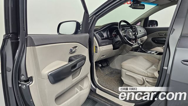 Kia Canival 2018 — photo 10
