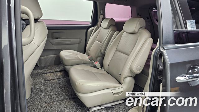 Kia Canival 2018 — photo 11