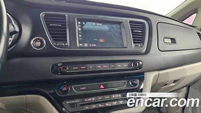 Kia Canival 2018 — photo 12