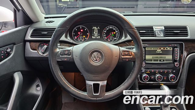 Volkswagen Passat 2015 — photo 12