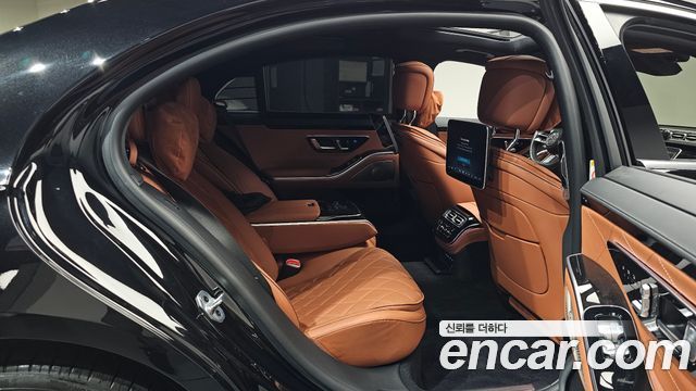 Mercedes-Benz S-Class 2023 — photo 17