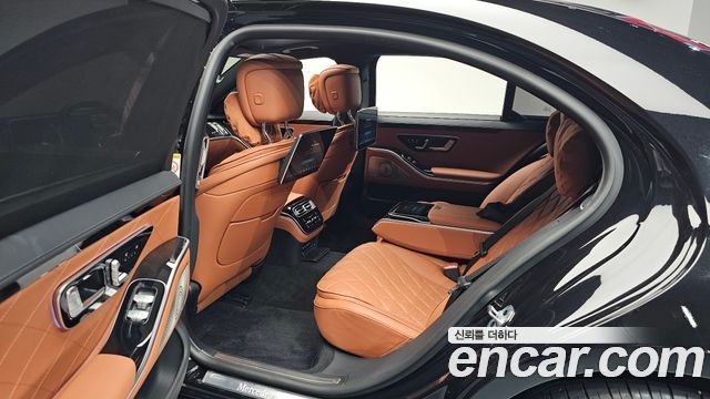 Mercedes-Benz S-Class 2023 — photo 18