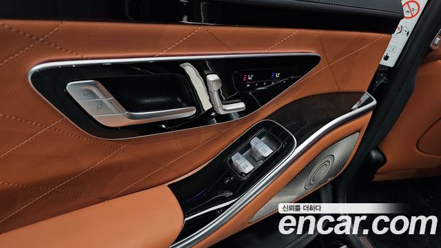 Mercedes-Benz S-Class 2023 — photo 29