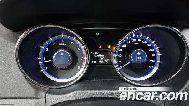 Hyundai Sonata 2011 — photo 8