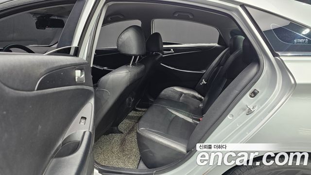 Hyundai Sonata 2011 — photo 13