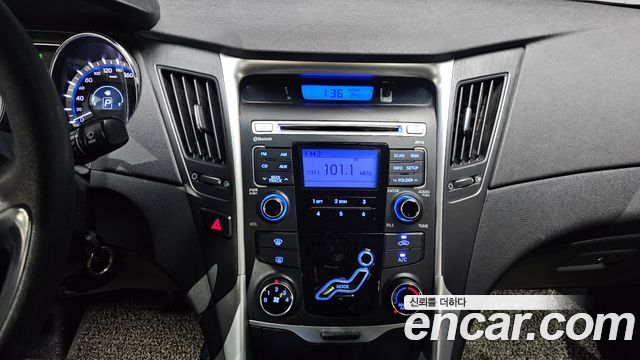 Hyundai Sonata 2011 — photo 15