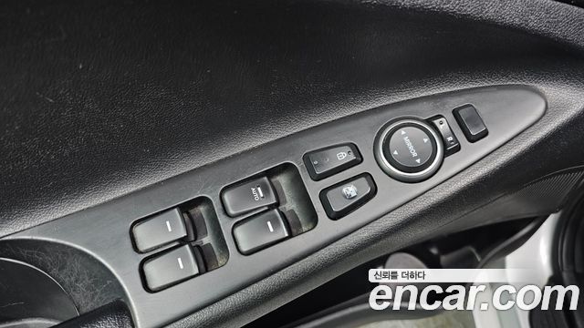 Hyundai Sonata 2011 — photo 19