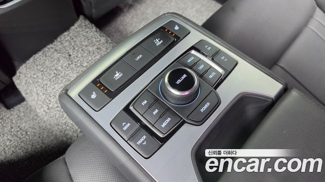 Genesis G80 2018 — photo 27