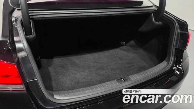 Genesis G80 2018 — photo 30
