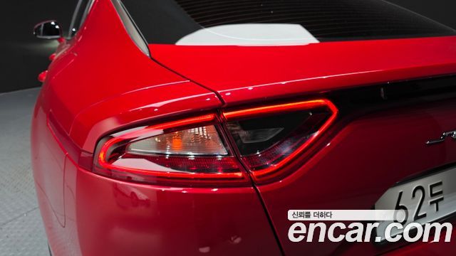 Kia Stinger 2018 — photo 9