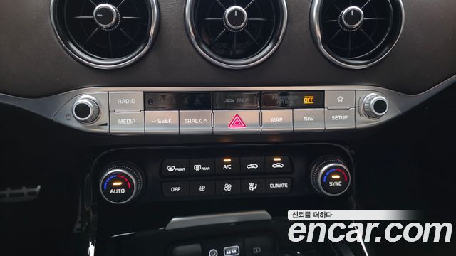 Kia Stinger 2018 — photo 32