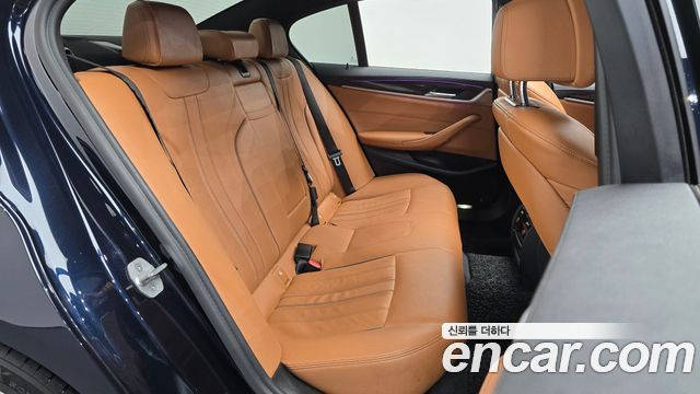 BMW 5-Series 2021 — photo 17