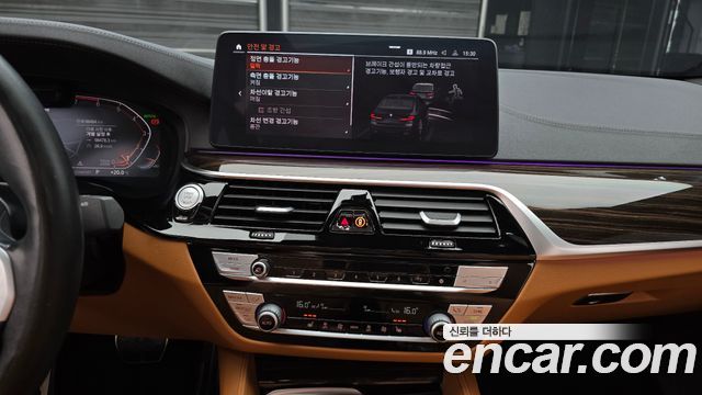 BMW 5-Series 2021 — photo 20