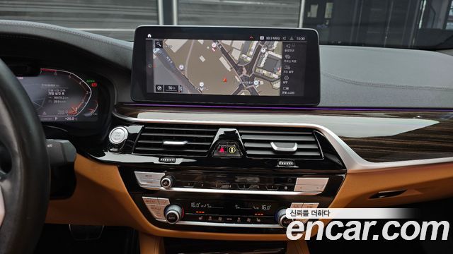 BMW 5-Series 2021 — photo 22