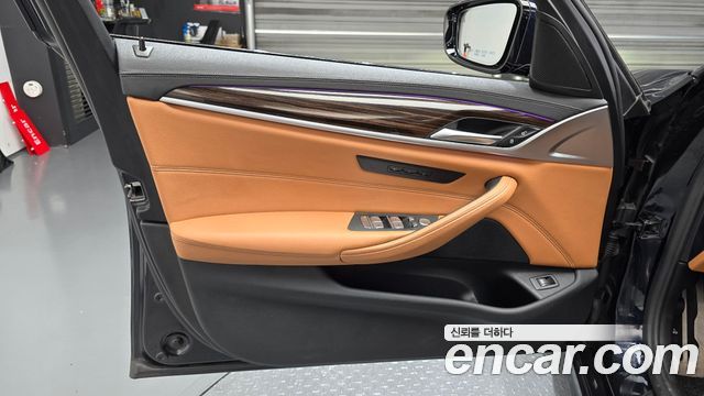 BMW 5-Series 2021 — photo 14
