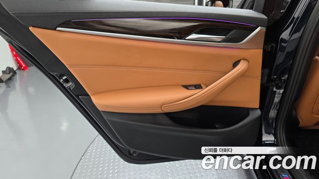 BMW 5-Series 2021 — photo 15