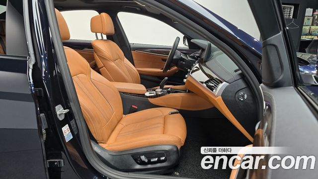 BMW 5-Series 2021 — photo 16