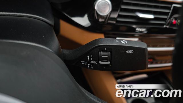 BMW 5-Series 2021 — photo 27