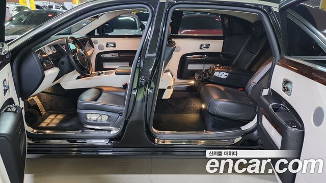 Rolls-Royce Ghost 2018 — photo 10