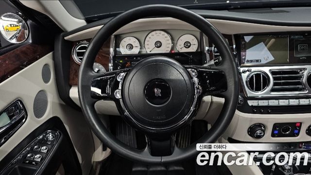 Rolls-Royce Ghost 2018 — photo 17