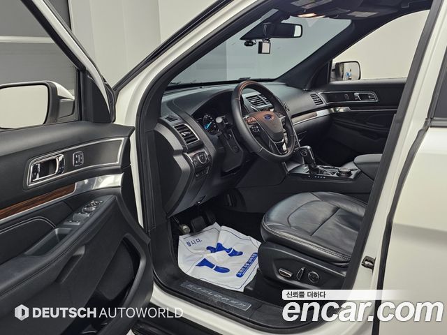 Ford Explorer 2018 — photo 11