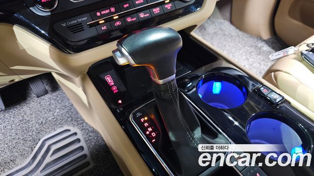 Kia Canival 2020 — photo 9