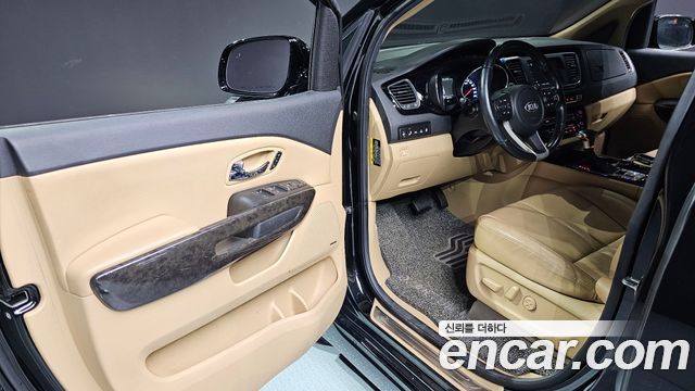 Kia Canival 2020 — photo 11