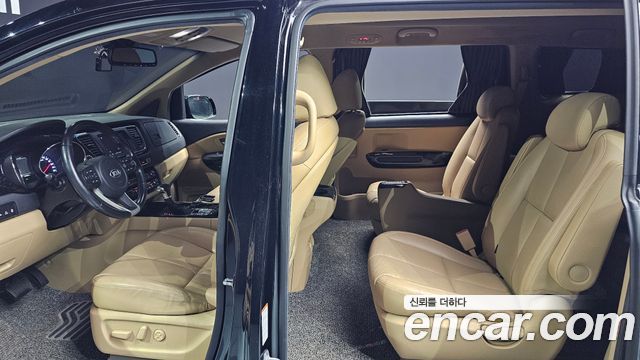 Kia Canival 2020 — photo 16