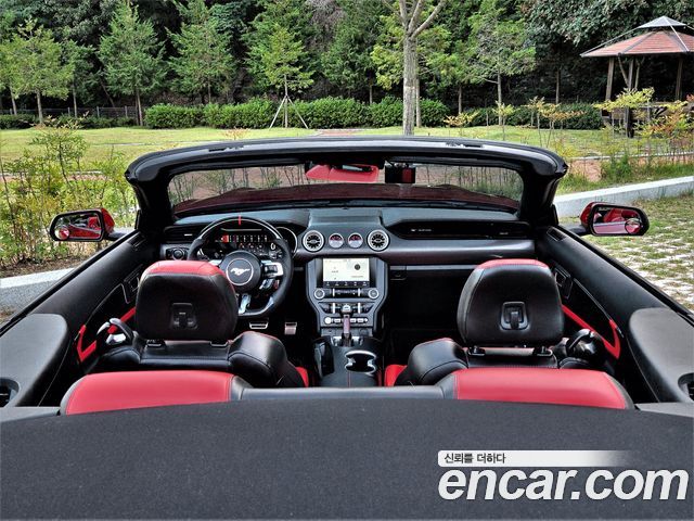 Ford Mustang 2023 — photo 14