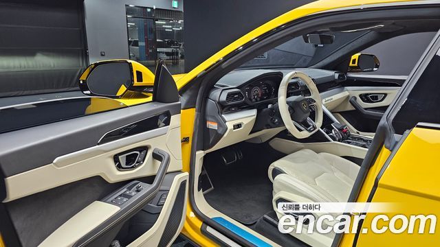 Lamborghini Urus 2020 — photo 10