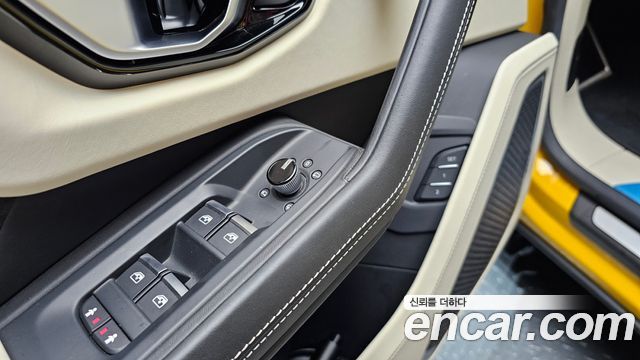 Lamborghini Urus 2020 — photo 16