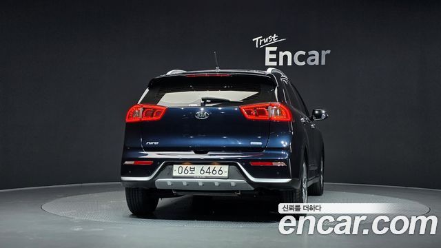 Kia Niro 2018 — photo 2
