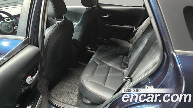 Kia Niro 2018 — photo 16