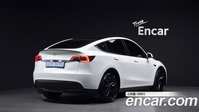 Tesla Model Y 2024 — photo 2